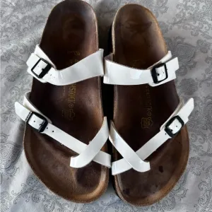 Birkenstock Mayari White Patent Leather Sandals |40