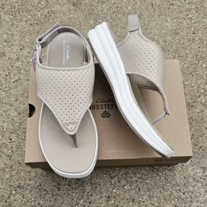 Clarks cloudsteppers cushion sandals women's size 9&amp;10&amp;11