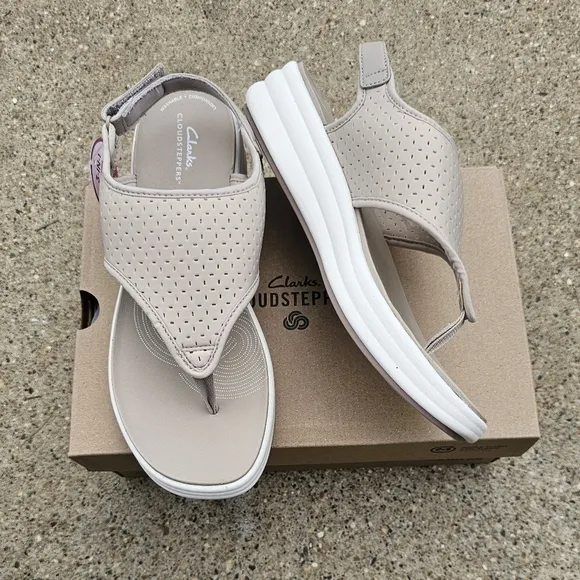 Clarks cloudsteppers cushion sandals women's size 9&amp;10&amp;11