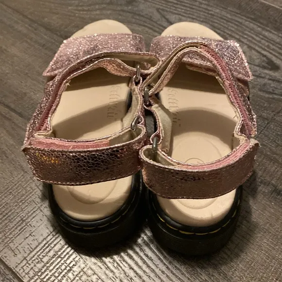 Dr. Martens Junior Romi Metallic Leather Strap Sandals Pink Crinkle Girl’s