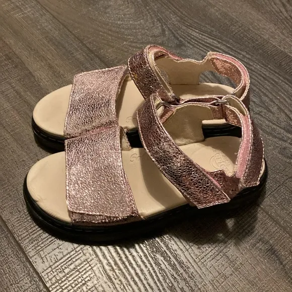 Dr. Martens Junior Romi Metallic Leather Strap Sandals Pink Crinkle Girl’s