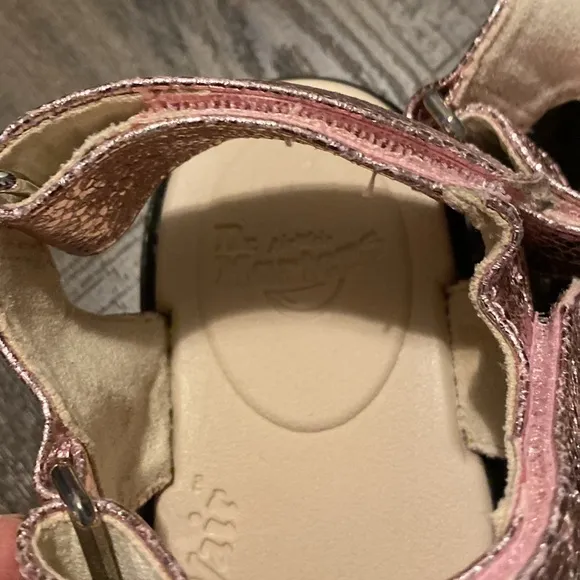 Dr. Martens Junior Romi Metallic Leather Strap Sandals Pink Crinkle Girl’s