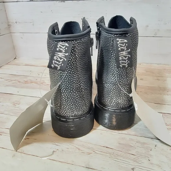 Dr. Martens Kids New  1460 boots in metallic pebble silver