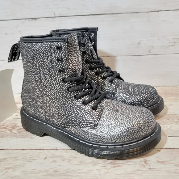 Dr. Martens Kids New  1460 boots in metallic pebble silver