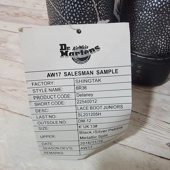 Dr. Martens Kids New  1460 boots in metallic pebble silver