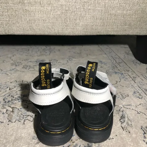 Dr. Martens Youth Klaire Lamper Sandals