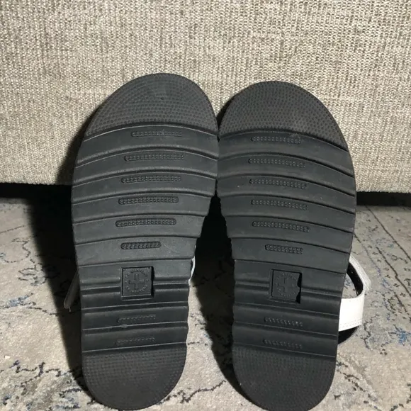 Dr. Martens Youth Klaire Lamper Sandals