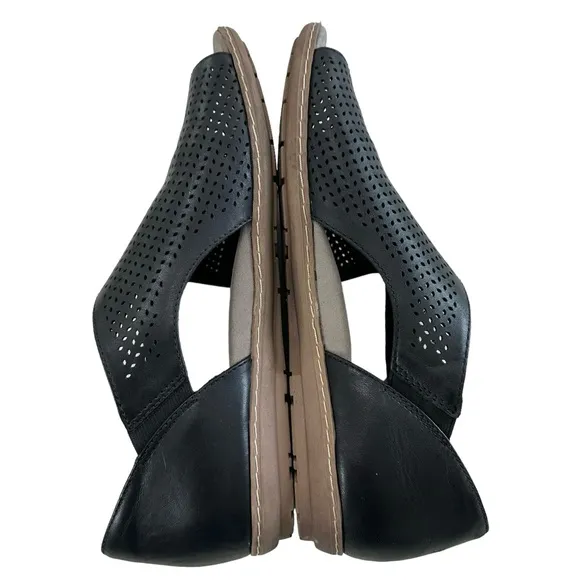 Earth Camellia Ballston Black Leather Perforated Flat Sandals Women’s Size 9.5M