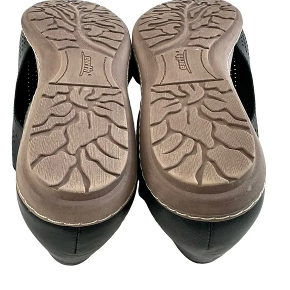 Earth Camellia Ballston Black Leather Perforated Flat Sandals Women’s Size 9.5M