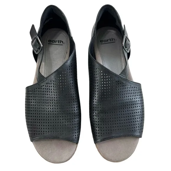 Earth Camellia Ballston Black Leather Perforated Flat Sandals Women’s Size 9.5M