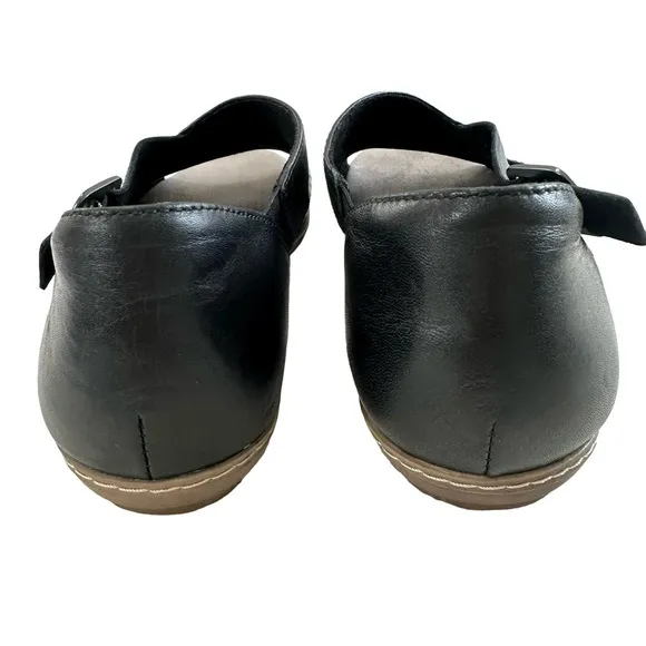 Earth Camellia Ballston Black Leather Perforated Flat Sandals Women’s Size 9.5M