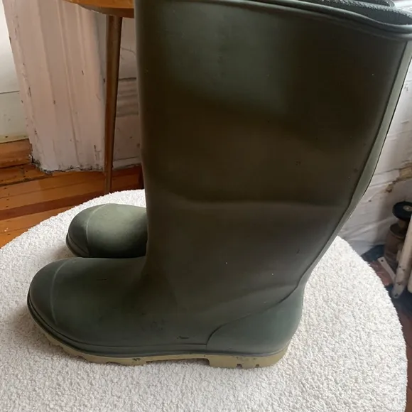 English traditional rain boots ☔️ 🌧️