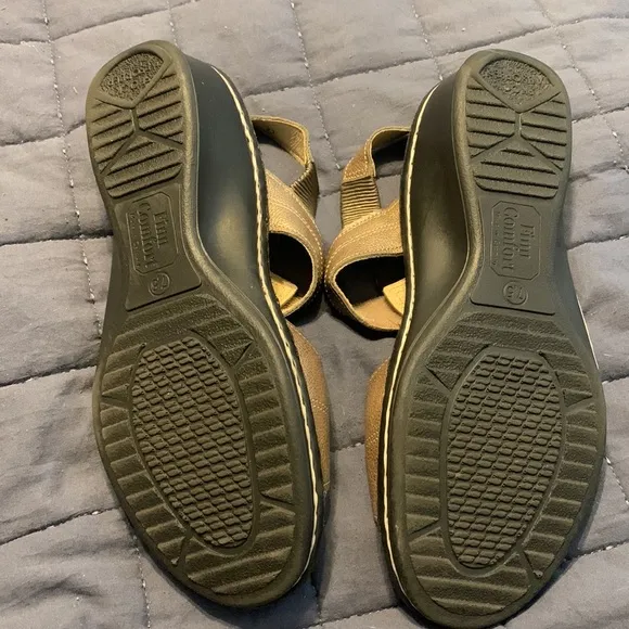 Finn Comfort Alayna  Leather Sandals metallic. New without box.