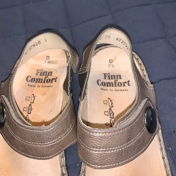 Finn Comfort Alayna  Leather Sandals metallic. New without box.