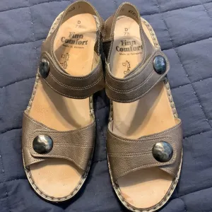 Finn Comfort Alayna  Leather Sandals metallic. New without box.