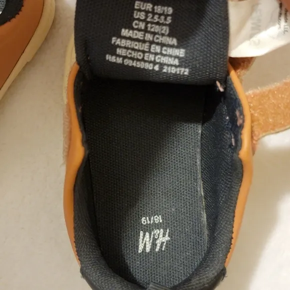 H&amp;M Peanuts Snoopy Sneakers Size 2.5 toddler
