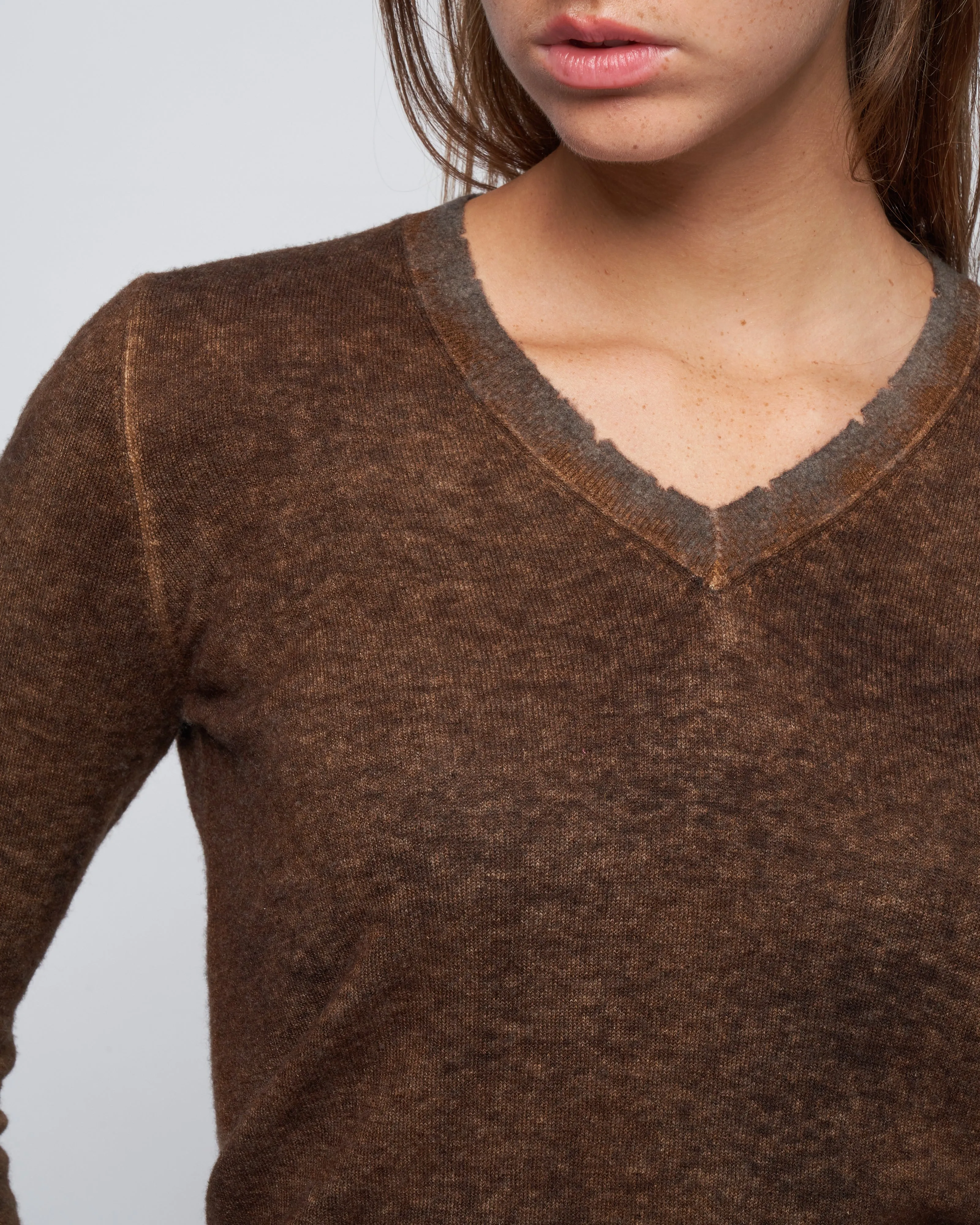 hand painted ultralight cashmere wool v neck - cioccolato