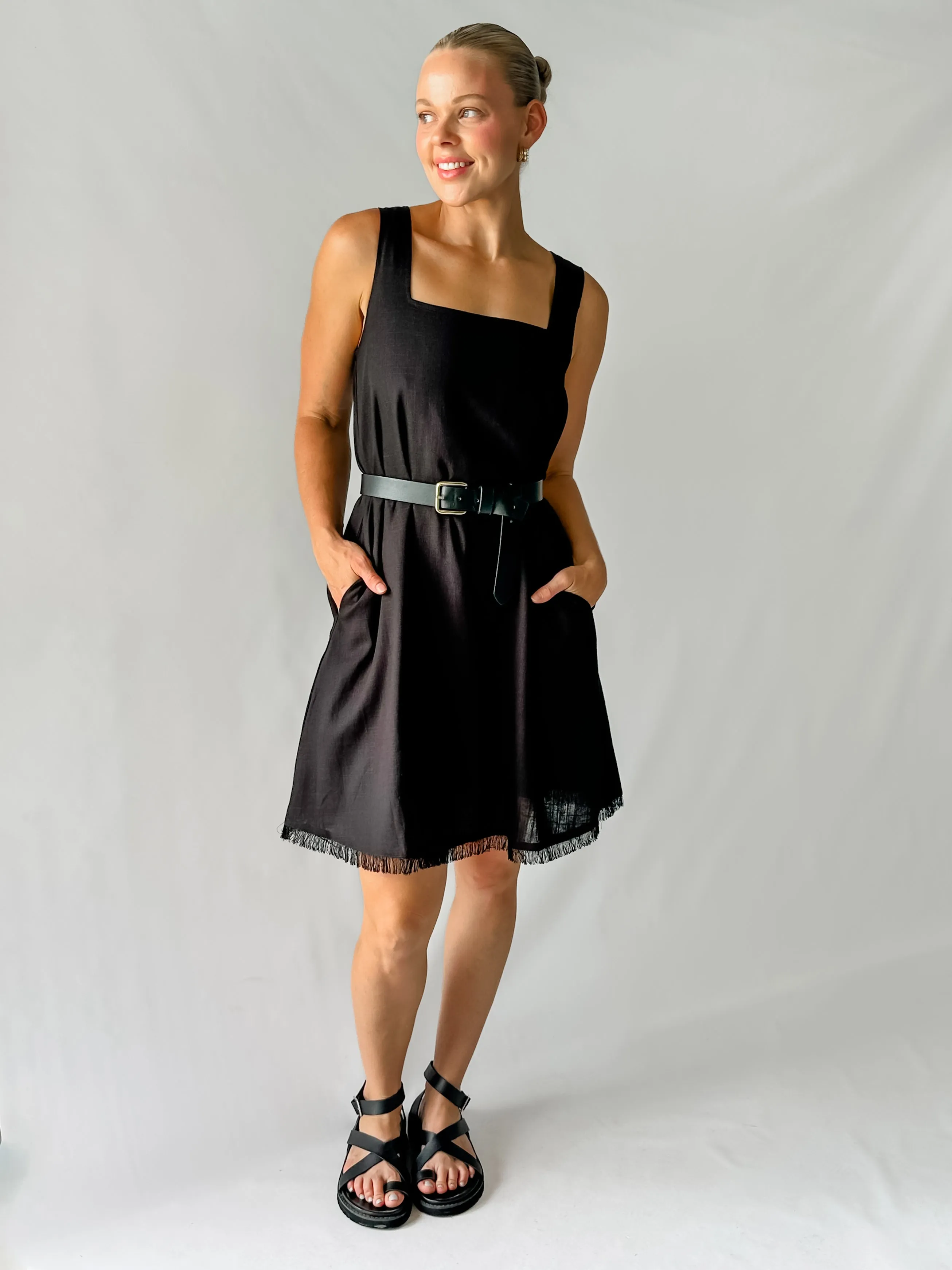 HEATHER SHIFT DRESS - BLACK