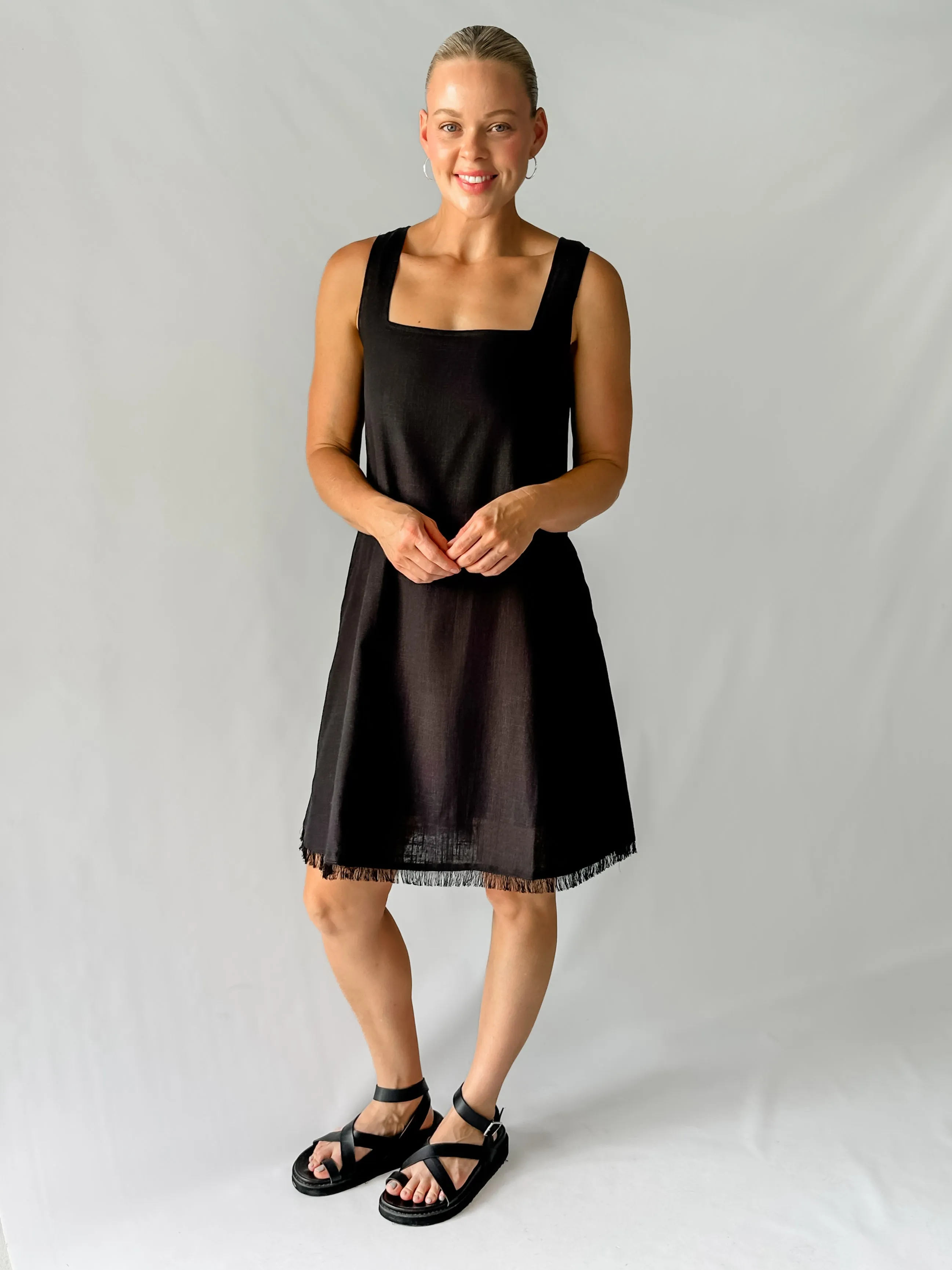 HEATHER SHIFT DRESS - BLACK