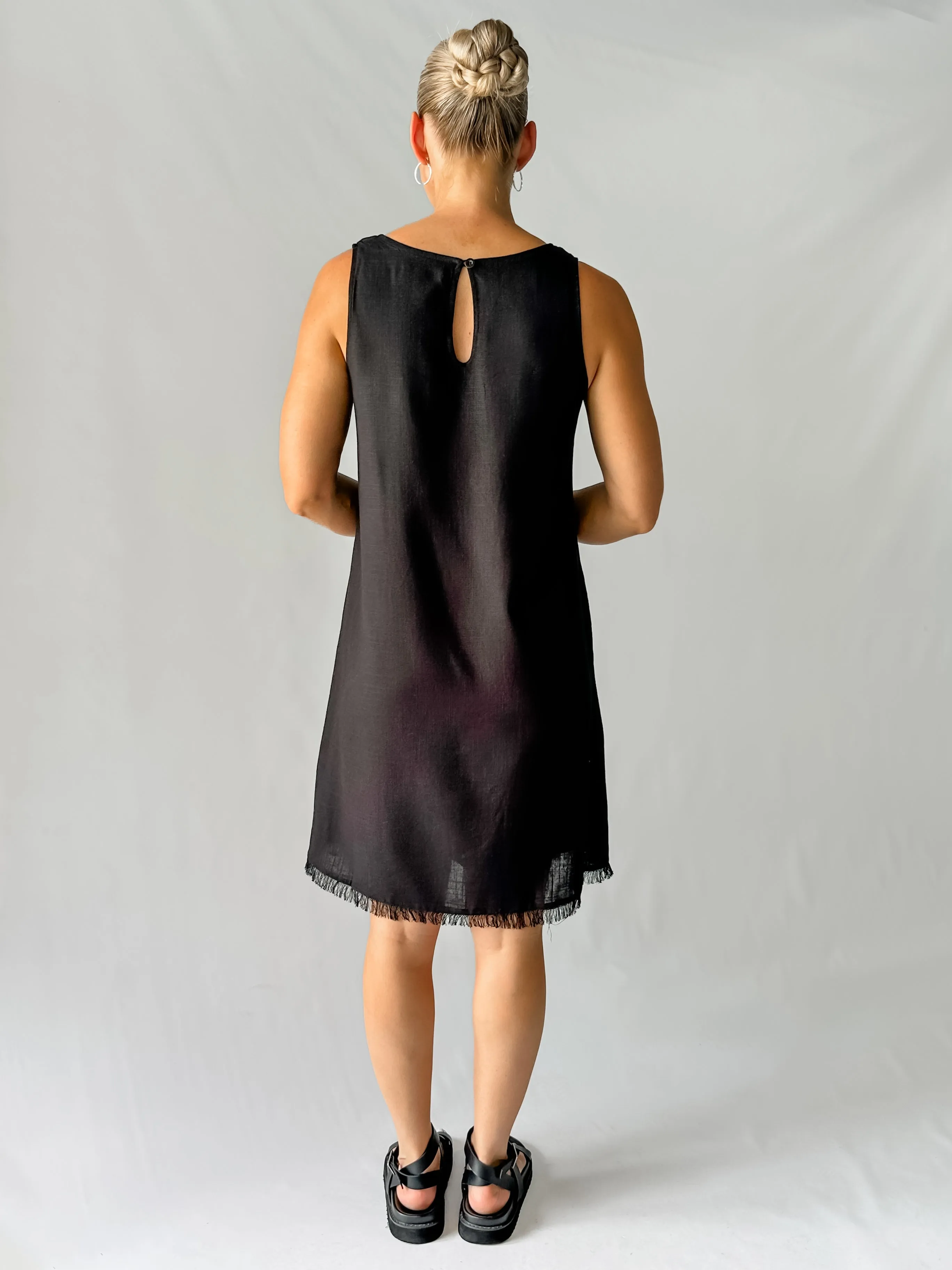 HEATHER SHIFT DRESS - BLACK