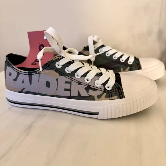Las Vegas Raiders Camo Low Top Canvas Sneakers, Women’s Size 7
