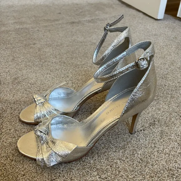 Marc Fisher - Women’s Brodie Buckle Knotted Heel Sandals - Size 8.5 - Silver