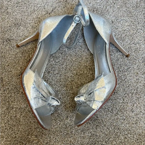 Marc Fisher - Women’s Brodie Buckle Knotted Heel Sandals - Size 8.5 - Silver