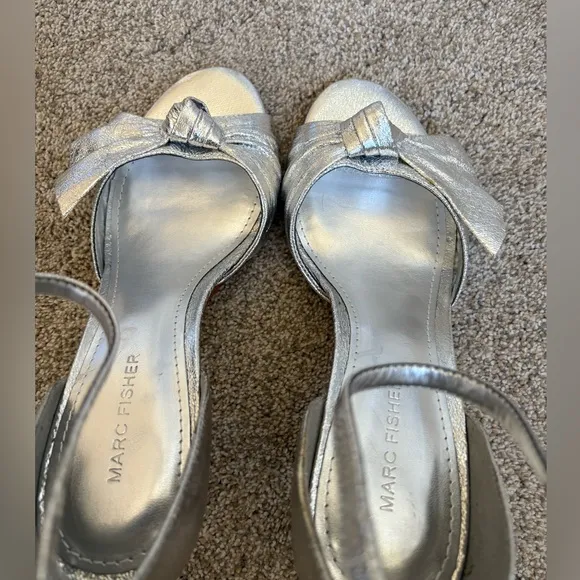 Marc Fisher - Women’s Brodie Buckle Knotted Heel Sandals - Size 8.5 - Silver
