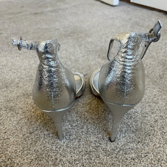 Marc Fisher - Women’s Brodie Buckle Knotted Heel Sandals - Size 8.5 - Silver