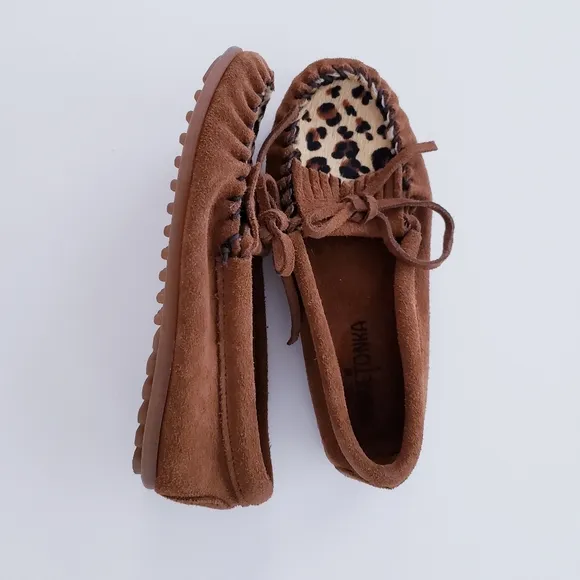 Minnetonka Kids Leopard Print Slip on Moccasins Kids Size 3