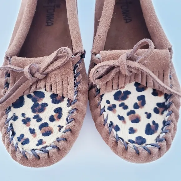 Minnetonka Kids Leopard Print Slip on Moccasins Kids Size 3