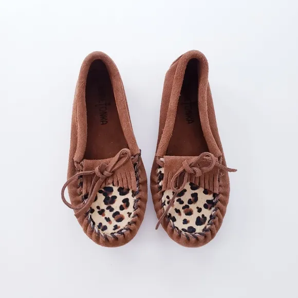 Minnetonka Kids Leopard Print Slip on Moccasins Kids Size 3