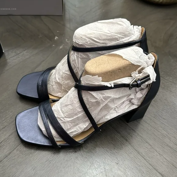 NATURALIZER Tiff Ankle Strap Sandals
