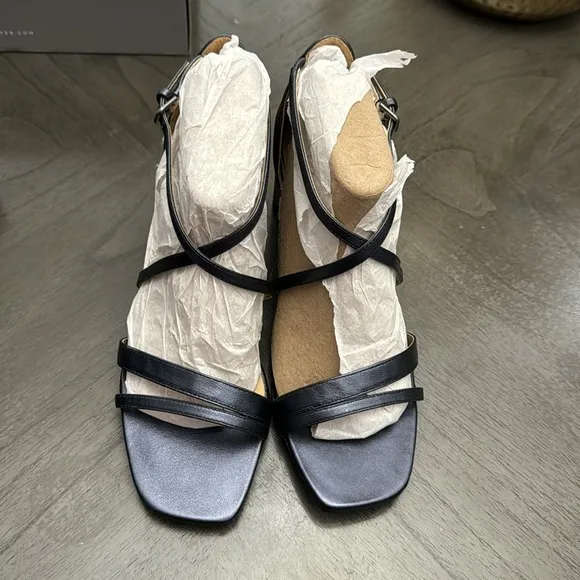 NATURALIZER Tiff Ankle Strap Sandals