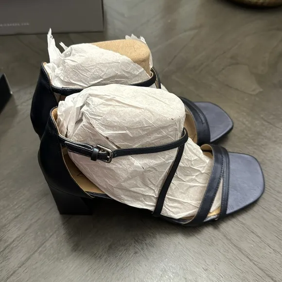 NATURALIZER Tiff Ankle Strap Sandals