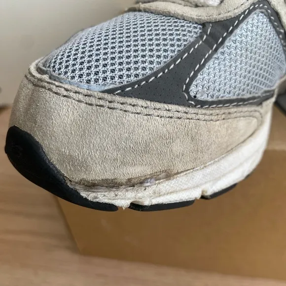 New Balance 990 Grey / White Kids Sneakers - SZ 3 Y