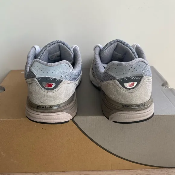 New Balance 990 Grey / White Kids Sneakers - SZ 3 Y