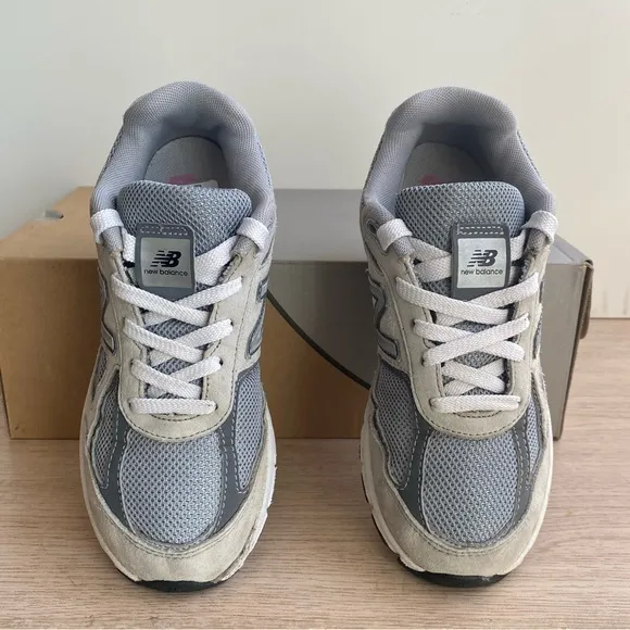 New Balance 990 Grey / White Kids Sneakers - SZ 3 Y