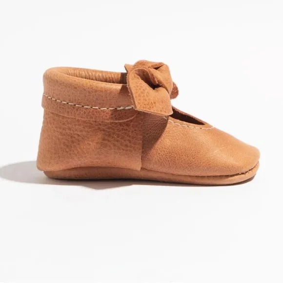 NEW freshly picked Zion knotted bow baby moccasins size 2