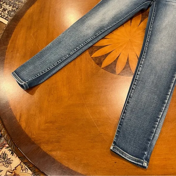 NEW KanCan Women’s Emmie Mid-Rise Super Skinny Jeans Stone Wash Distressed 26