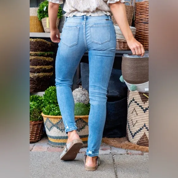 NEW KanCan Women’s Emmie Mid-Rise Super Skinny Jeans Stone Wash Distressed 26