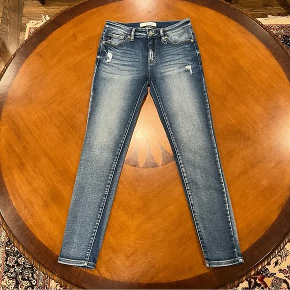 NEW KanCan Women’s Emmie Mid-Rise Super Skinny Jeans Stone Wash Distressed 26