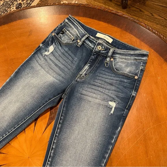 NEW KanCan Women’s Emmie Mid-Rise Super Skinny Jeans Stone Wash Distressed 26