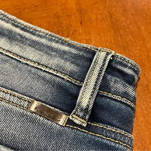 NEW KanCan Women’s Emmie Mid-Rise Super Skinny Jeans Stone Wash Distressed 26