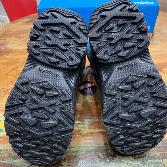 NIB Youth Columbia Bugaboot Plus Snow Boots