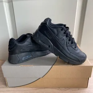 Nike Air Max 90 “TRIPLE BLACK” Little Kids Sneakers - SZ 1 Y