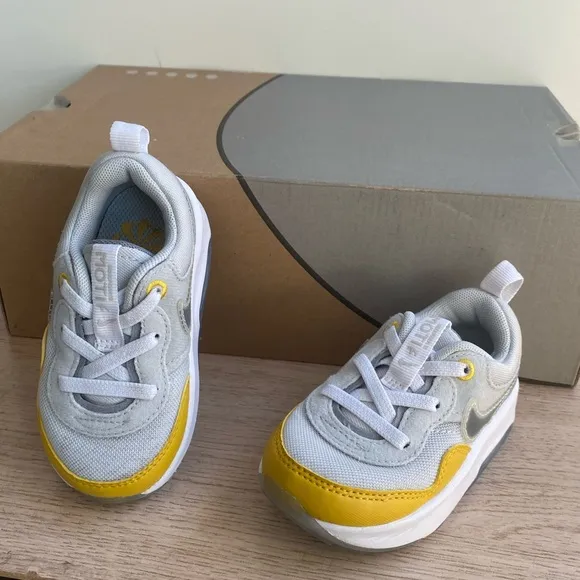 Nike Air Max Motif Yellow/White Toddler Sneakers - SZ 6 C
