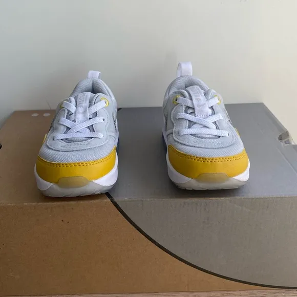 Nike Air Max Motif Yellow/White Toddler Sneakers - SZ 6 C