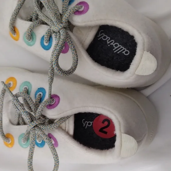 NWOB Allbirds Smallbirds Natural White Wool Sneakers Girls Size Youth 2