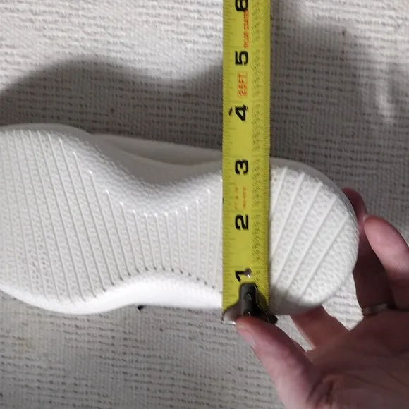 NWOB Allbirds Smallbirds Natural White Wool Sneakers Girls Size Youth 2